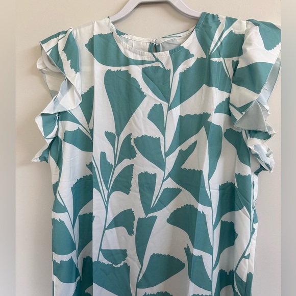 Green and White Leaf Print Dress - Picture 7 of 9